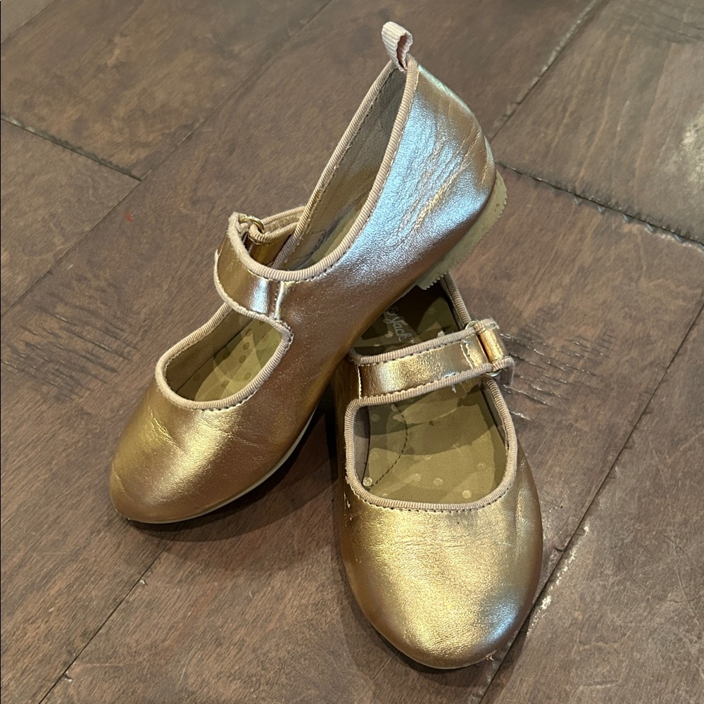 Gold cat and jack Mary Jane toddlers 10 shoes